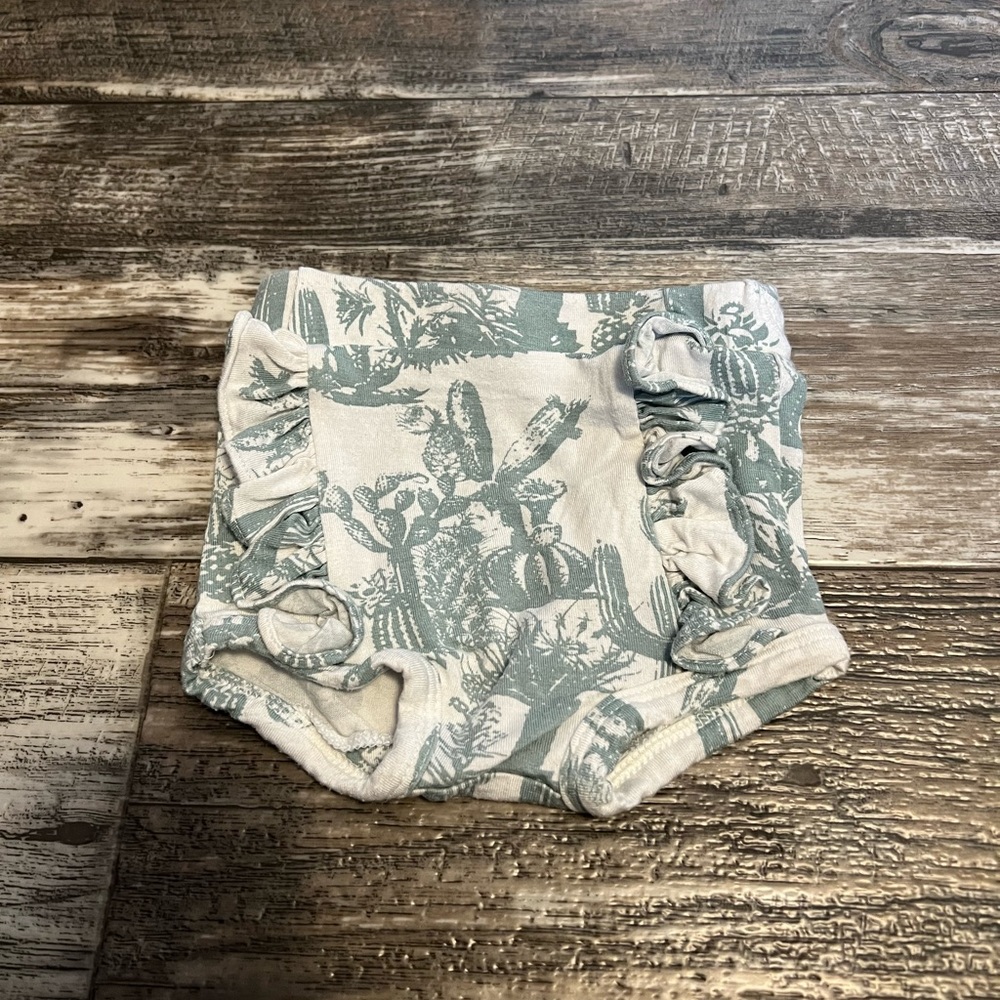 Kate Quinn bloomers